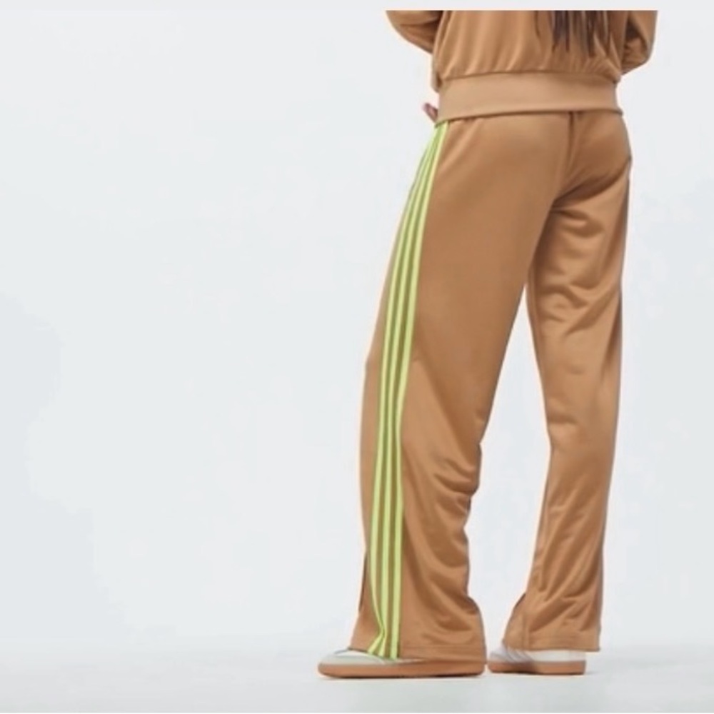 Adidas Originals Women’s Classic Loose Firebird Track Pants - Cardboard JW1230 - Picture 3 of 9